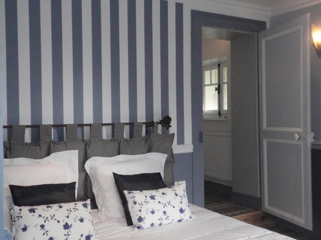 Bed and Breakfast Demeure D'Hotes L'Hermitage Mouxy Zimmer foto